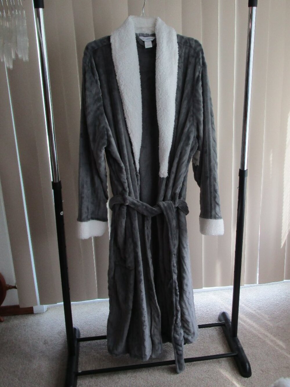 Liz Claiborne Long Plush Robe Faux Fur trim Woman 3X - gray
